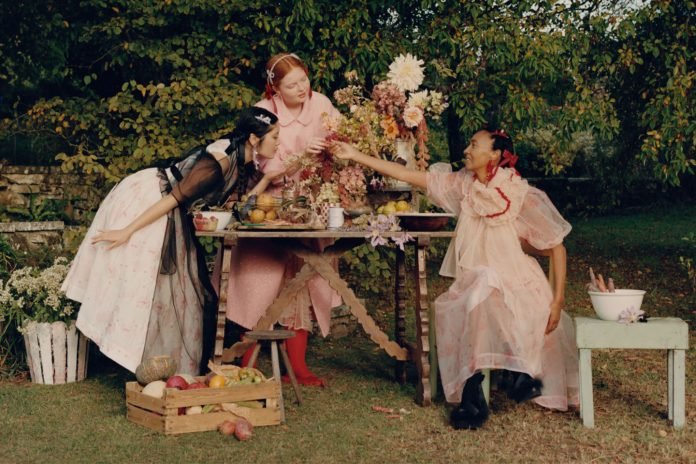 Simone Rocha x H&M - campagna della collezione in vendita l'11 marzo