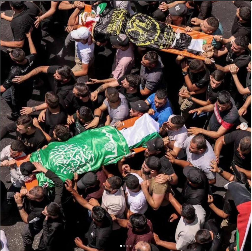 || Migliaia di persone partecipano ai funerali dei palestinesi uccisi dalle forze di occupazione israeliane durante l'invasione del campo profughi di Jenin. 5.7.23
